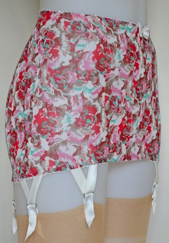 Pip & Pantalaimon spring-floral step-in